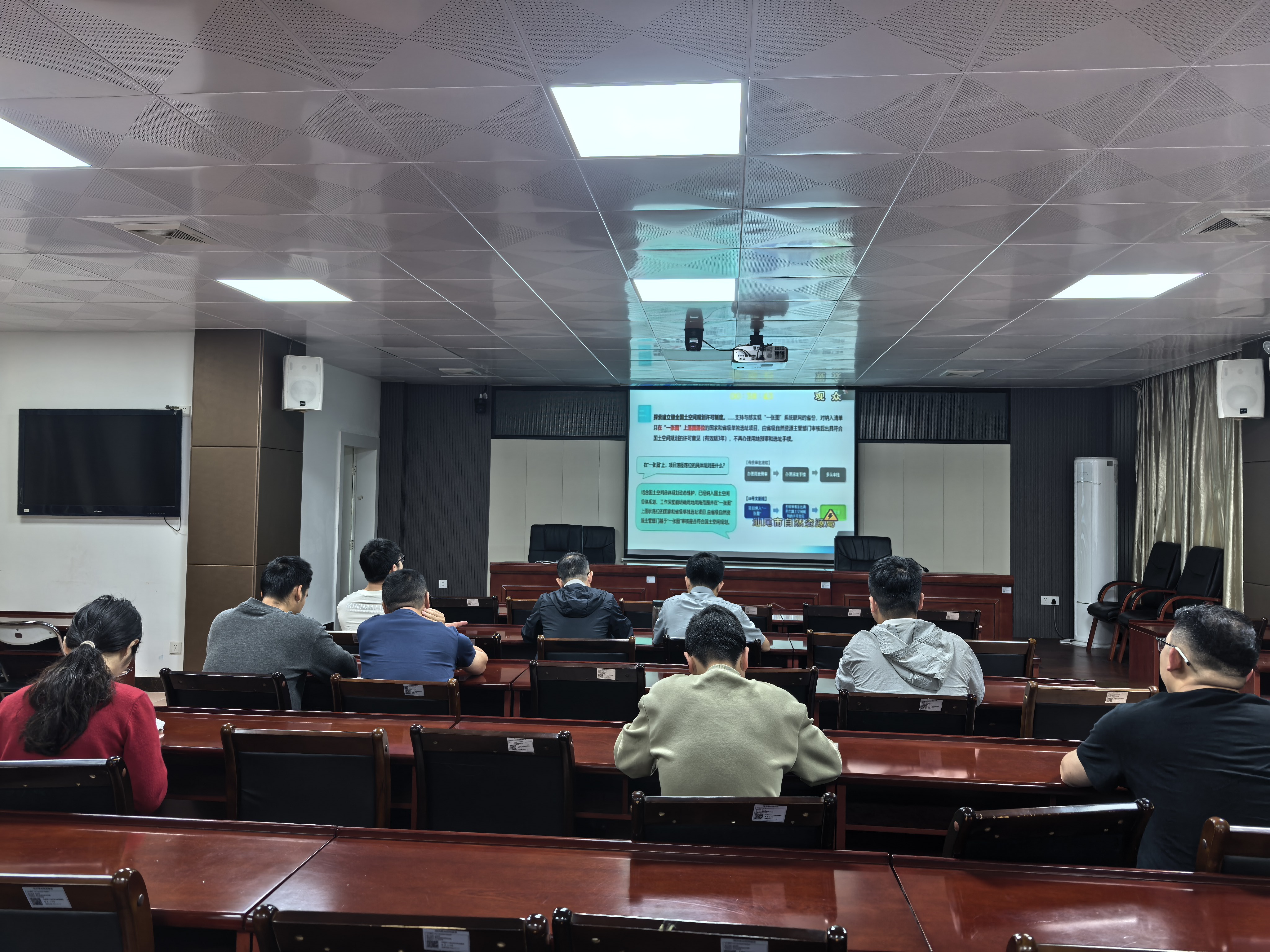 20260410 县自然资源局组织参加自然资源要素保障政策视频培训.doc_1